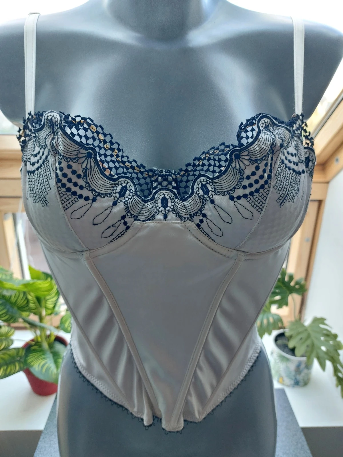 Satijnen en geborduurd bustier, romantische look Maat S/M – photo 2